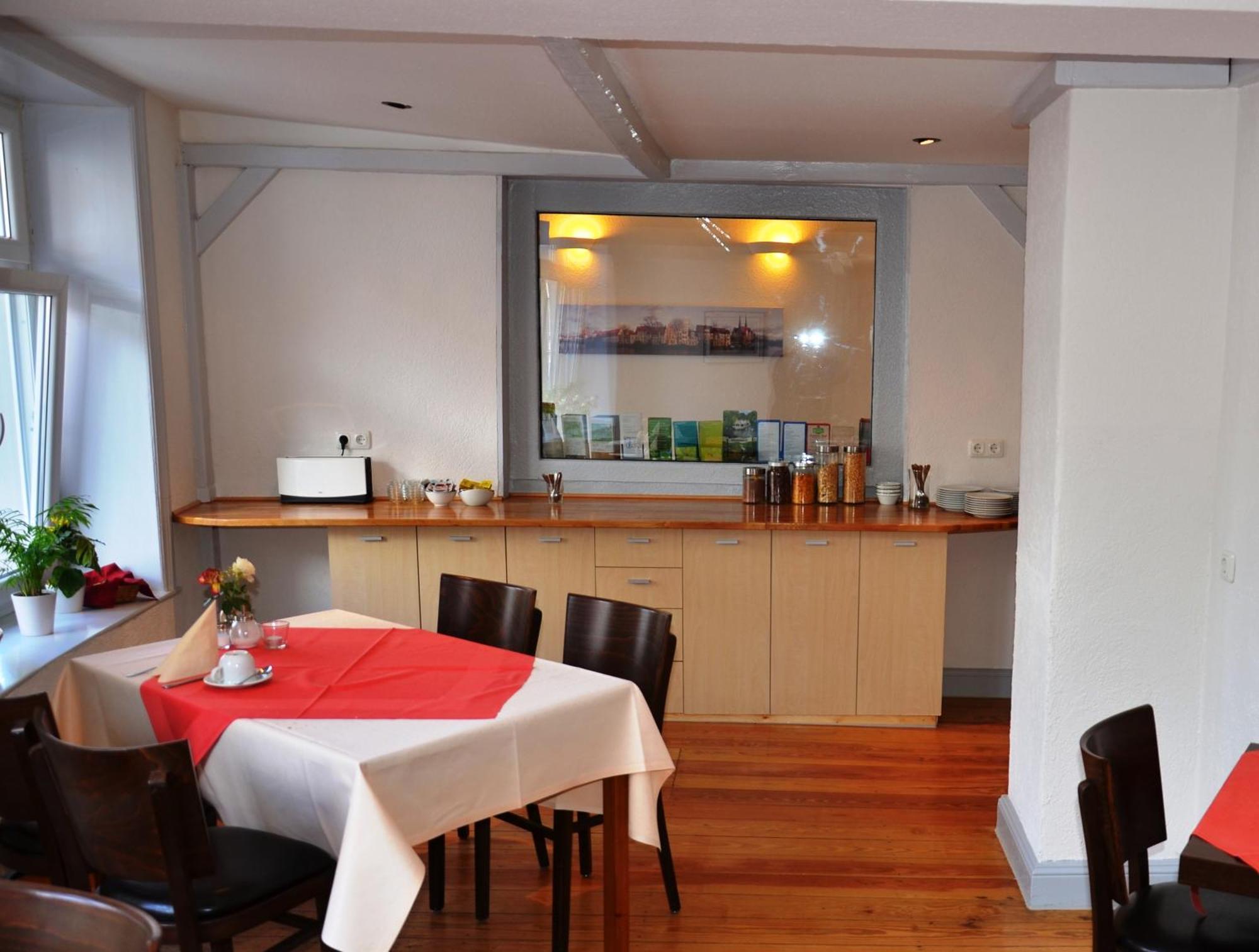 Cvjm Hotel Am Dom Lubeck Ngoại thất bức ảnh